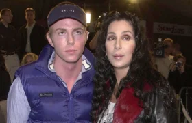 Kabar Artis Cher mengajukan konservatori putra Elijah Blue Allman