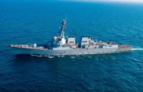 Update News : Kapal perang AS hampir saja berhadapan dengan rudal Houthi di Laut Merah