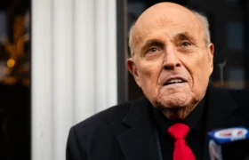 Rudy Giuliani bertugas dengan dakwaan Arizona