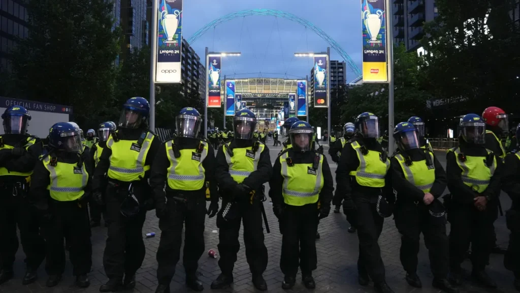 Polisi Metropolitan London mengatakan 53 penangkapan