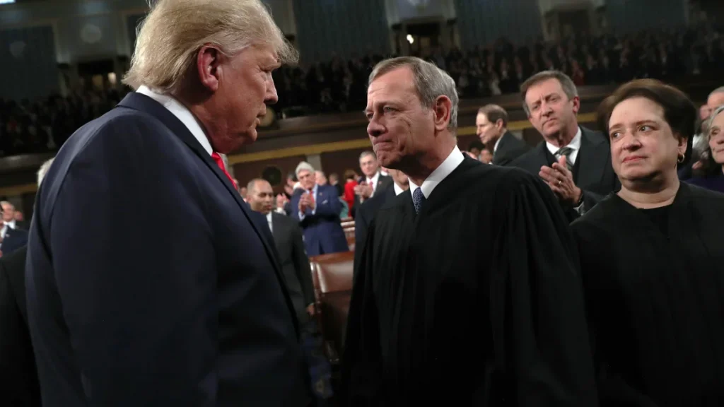 John Roberts menganut pandangan Donald Trump tentang kepresidenan