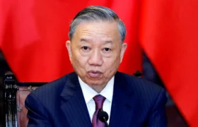 Ketua Partai Komunis Vietnam menyerahkan kekuasaan kepada presiden