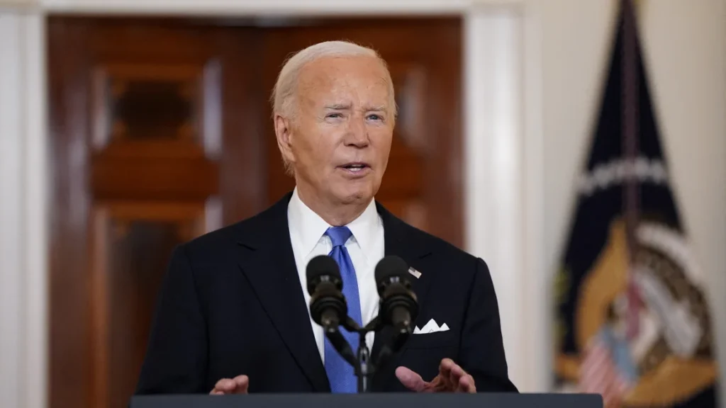 Biden mengeluarkan peringatan tentang kekuatan kepresidenan