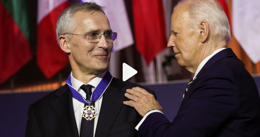 Biden mengejutkan Sekretaris Jenderal NATO Jens Stoltenberg 