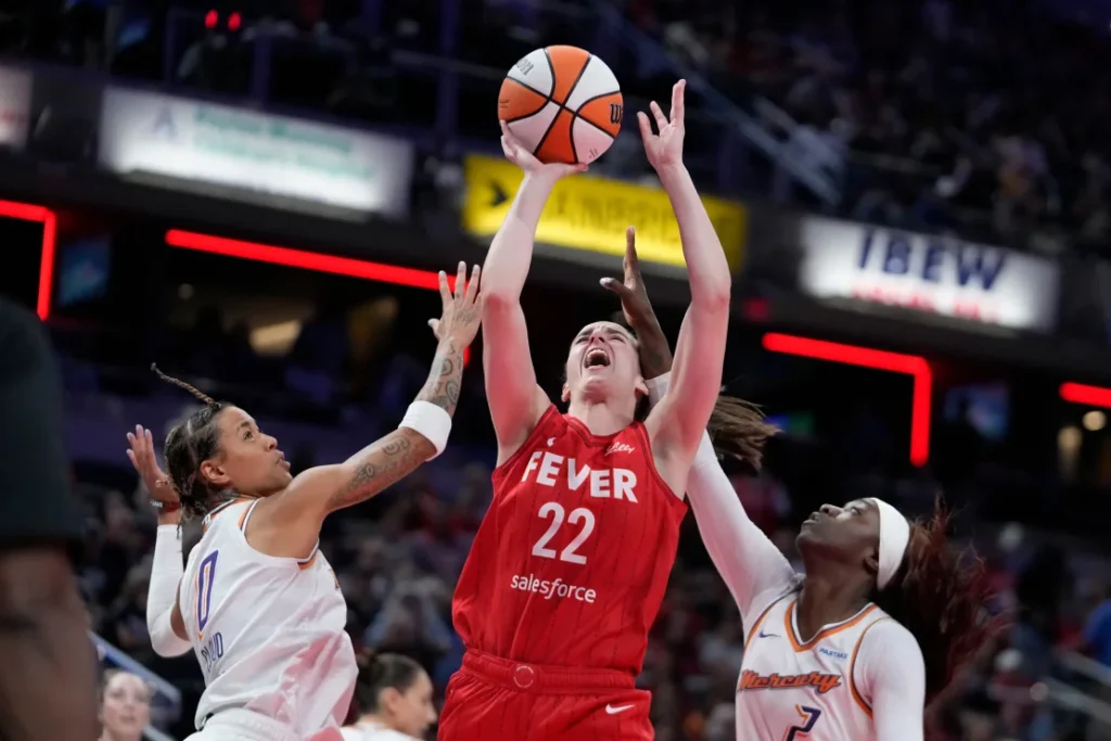 Caitlin Clark tampil memukau dengan double-double 29 poin