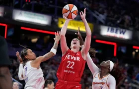 Caitlin Clark tampil memukau dengan double-double 29 poin