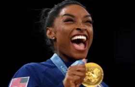 Simone Biles memimpin pesenam AS bertabur bintang