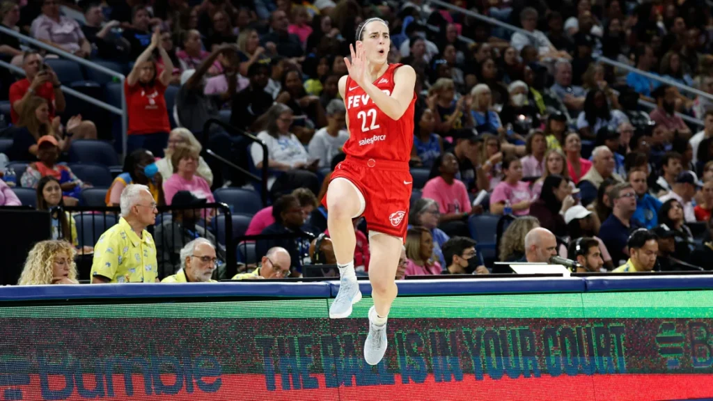 Caitlin Clark Indiana Fever mengirimkan Angel Reese dan Chicago Sky dalam pertarungan