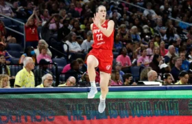 Caitlin Clark Indiana Fever mengirimkan Angel Reese dan Chicago Sky dalam pertarungan